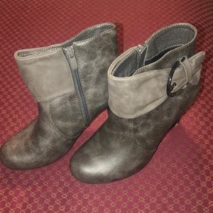 🍂Charming Charlie gray heel booties size 7 1/2